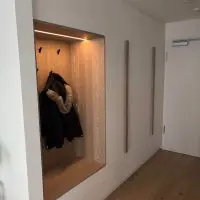 garderobe-mit-jacke